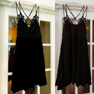 Flowy black casual dress with floral lace bust spaghetti strap sundress like new